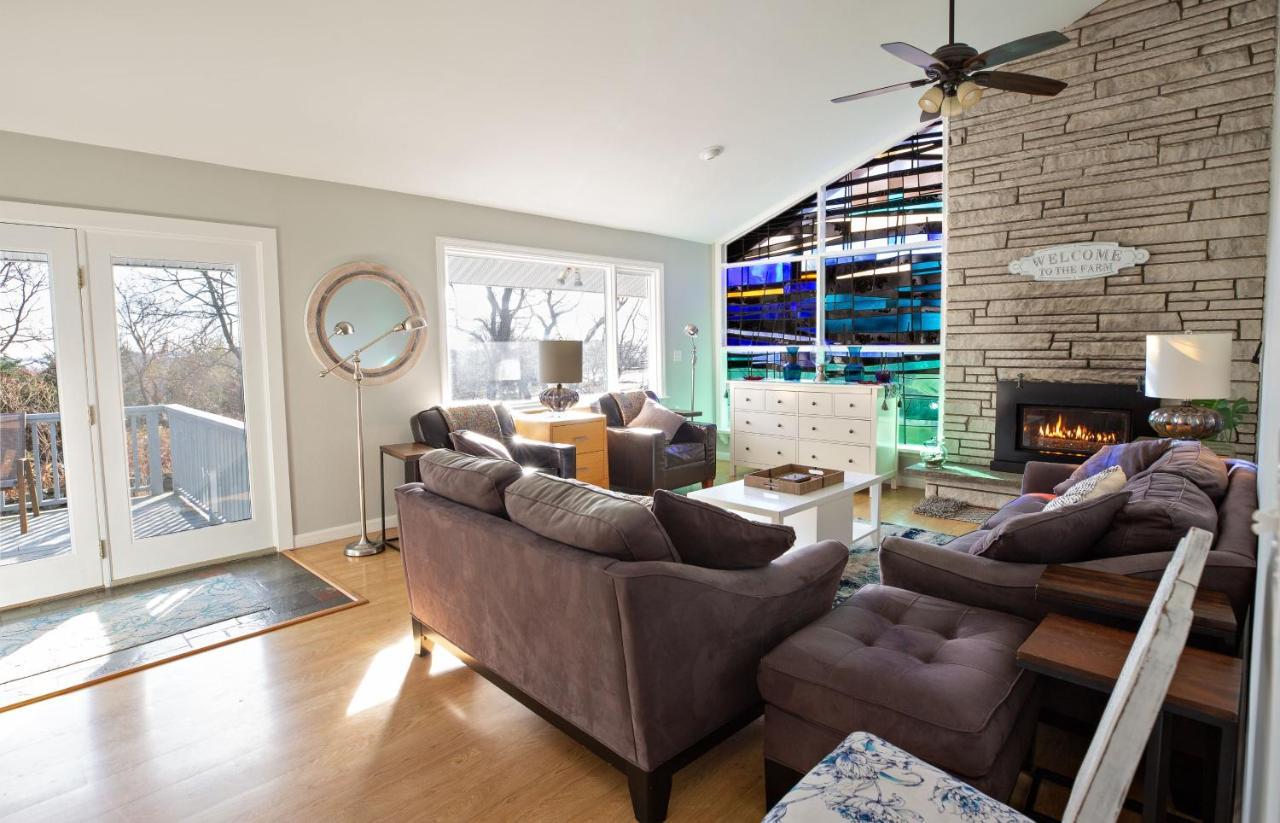 Villa Unique Retreat With Private Patio, 4 King Beds And Bbq Groton Exterior foto