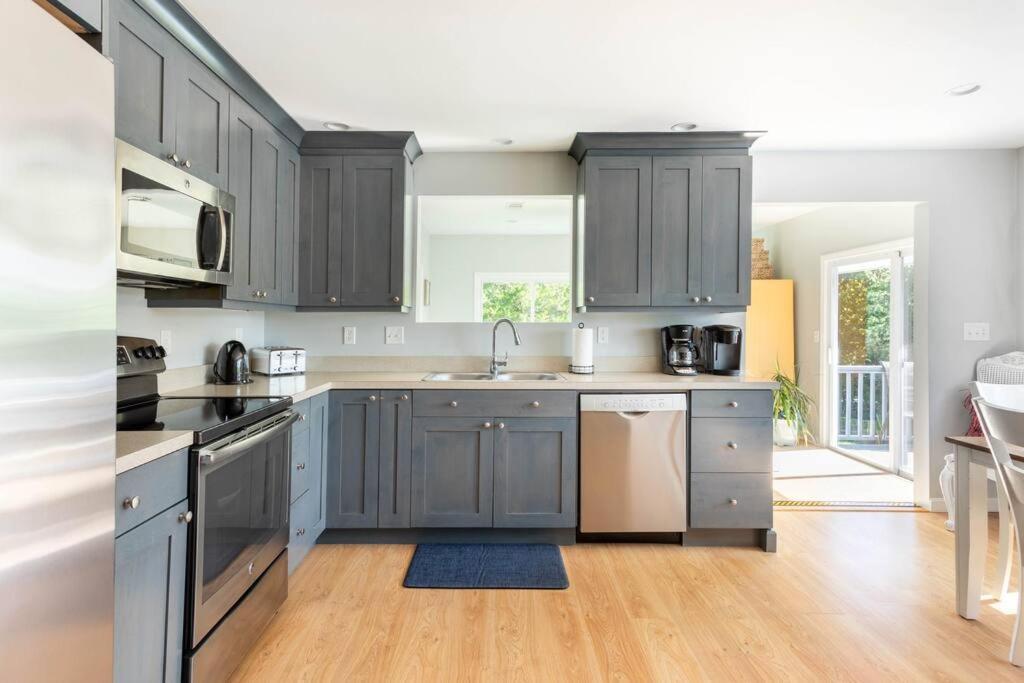 Villa Unique Retreat With Private Patio, 4 King Beds And Bbq Groton Exterior foto