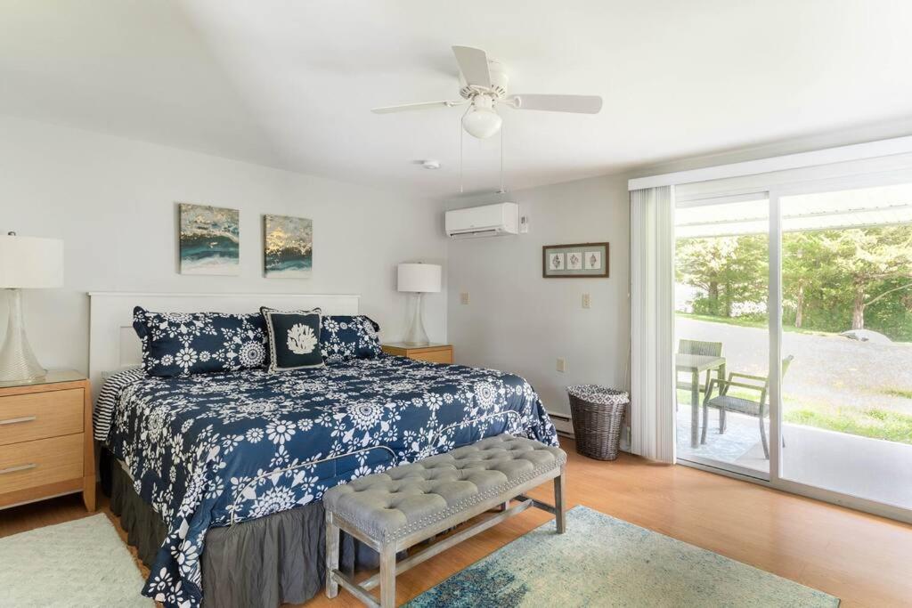 Villa Unique Retreat With Private Patio, 4 King Beds And Bbq Groton Exterior foto