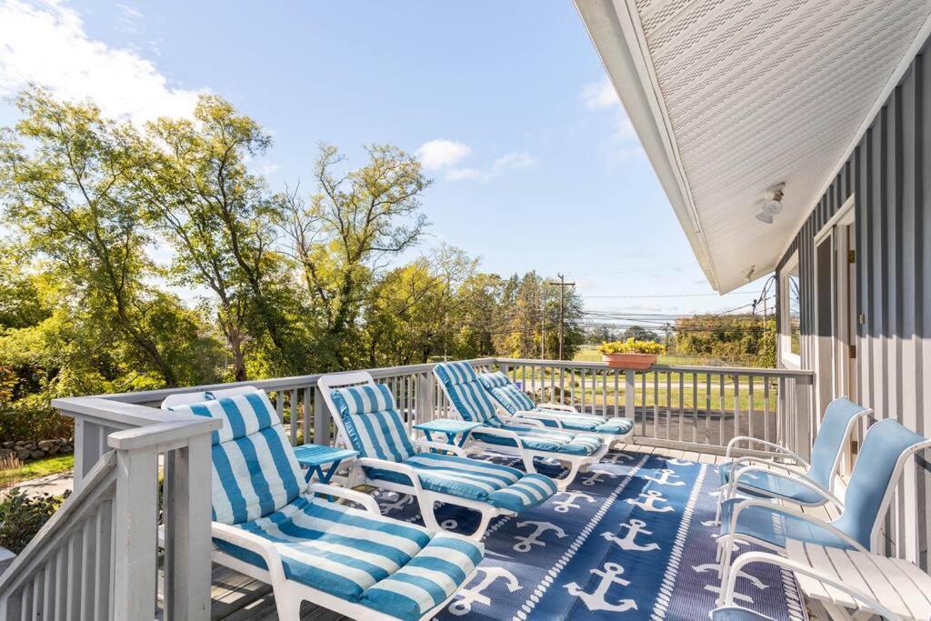 Villa Unique Retreat With Private Patio, 4 King Beds And Bbq Groton Exterior foto
