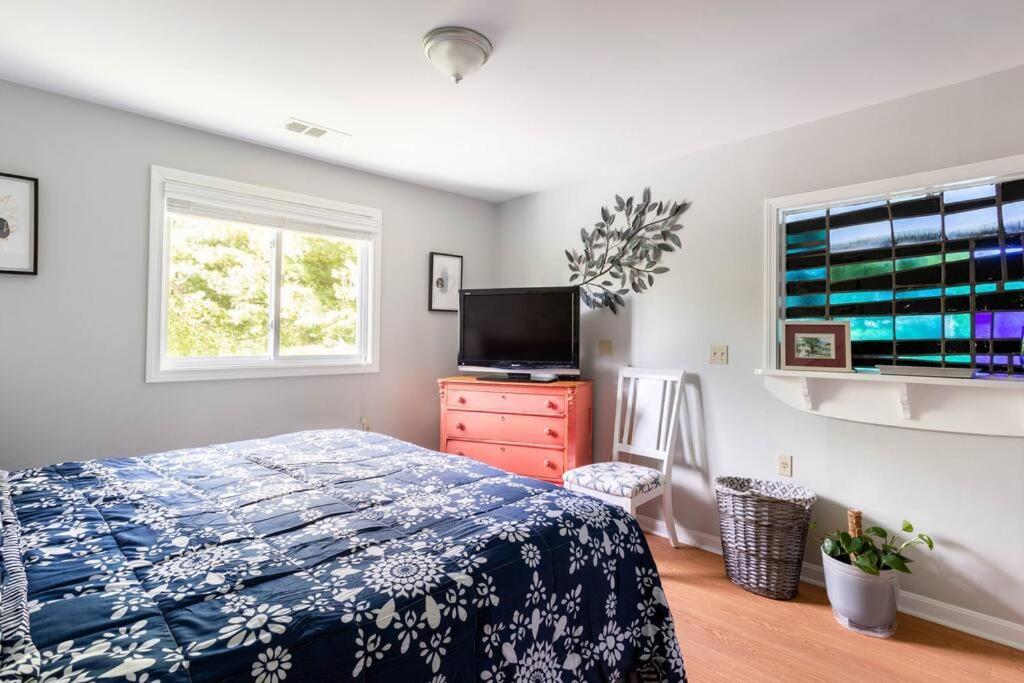 Villa Unique Retreat With Private Patio, 4 King Beds And Bbq Groton Exterior foto