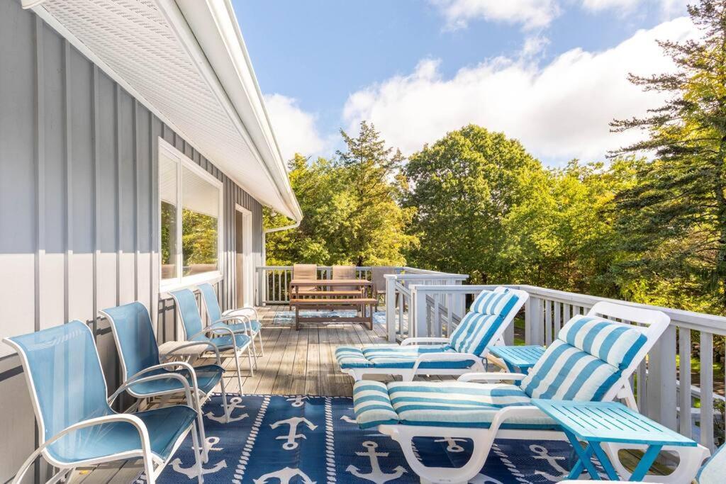 Villa Unique Retreat With Private Patio, 4 King Beds And Bbq Groton Exterior foto