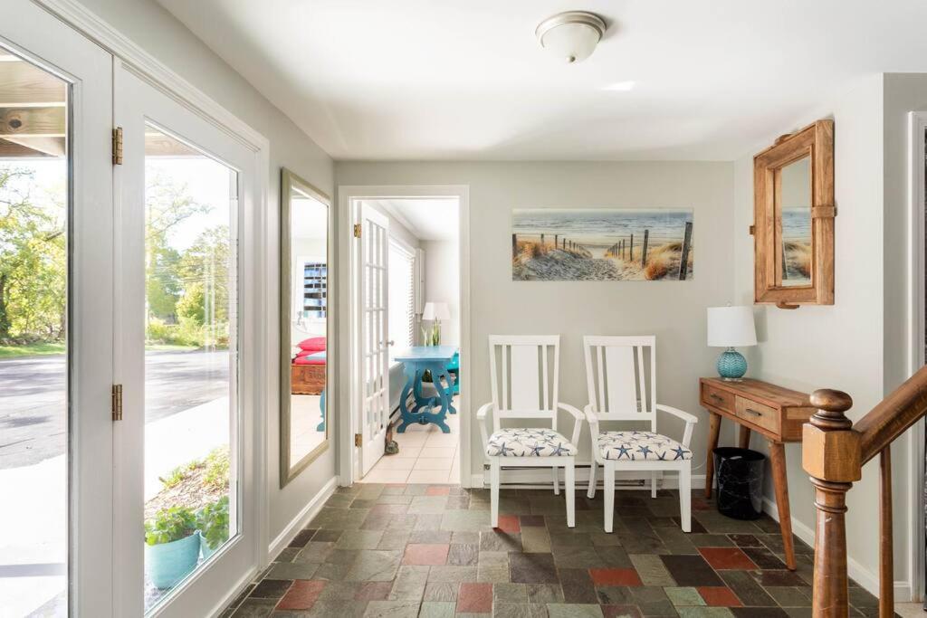 Villa Unique Retreat With Private Patio, 4 King Beds And Bbq Groton Exterior foto